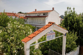 Popular Metka Home
